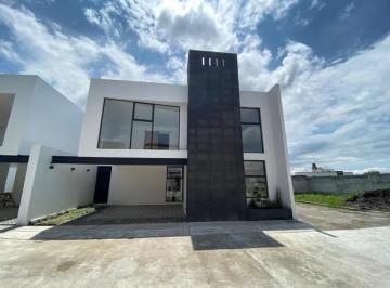 Casa · 224m² · 3 Recámaras · 2 Estacionamientos · Casa en Venta - Residencial Bamboo Mexicaltzingo