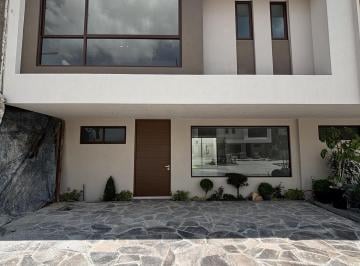 Casa · 206m² · 3 Recámaras · 3 Estacionamientos · Casa en Venta Modelo Malaui, Av Tecnológico, Metepec.