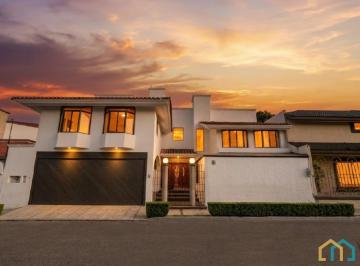 Casa · 439m² · 3 Recámaras · 2 Estacionamientos · Casa en Venta en Fracc. Campestre El Paraiso, Zavaleta con Alberca