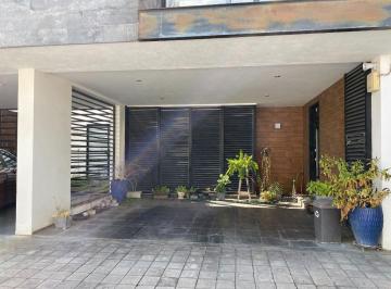 Casa · 186m² · 3 Recámaras · 2 Estacionamientos · Casa en Venta en Santiago Momoxpan, Privada con 3 Casas y Acabados de Lujo