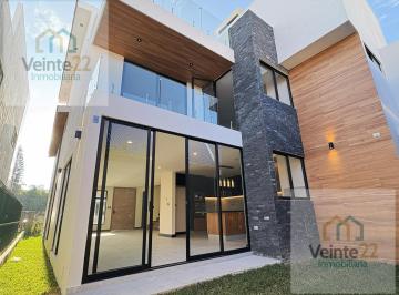 Casa · 314m² · 3 Recámaras · 3 Estacionamientos · Casa en Venta en Morillotla con Acabados de Lujo