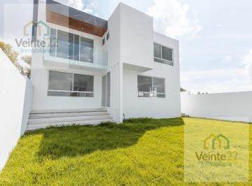 Casa · 239m² · 4 Recámaras · 2 Estacionamientos · Casa en Venta en Parque Villahermosa, con Gran Jardín