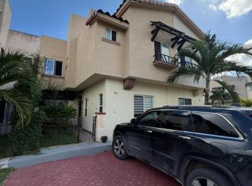 Casa · 3 Recámaras · 2 Estacionamientos · Rento Hermosa Casa de 3 Rec en Residencial Catania Sin Muebles