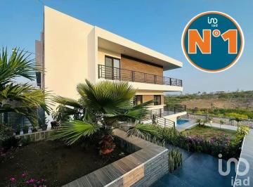 Casa · 550m² · 5 Recámaras · 8 Estacionamientos · Venta de Casa Campestre con Alberca en El Lencero Veracruz.
