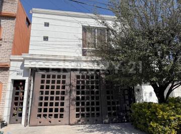 Casa · 211m² · 3 Recámaras · 2 Estacionamientos · Casa en Venta en Cipreses Residencial