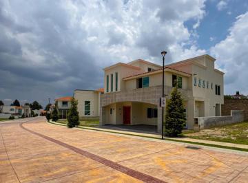 Casa en condominio · 385m² · 3 Recámaras · 2 Estacionamientos · Casa en Venta en Metepec con 3 Habitaciones en Gran Quinta Metepec