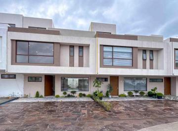 Casa en condominio · 242m² · 4 Recámaras · 2 Estacionamientos · Casa en Venta en Metepec con 4 Habitaciones, Una en Planta Baja