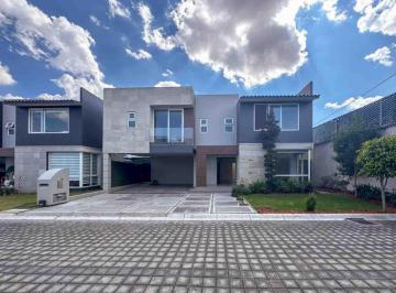 Casa en condominio · 330m² · 3 Recámaras · 4 Estacionamientos · Casa Inteligente en La Providencia Metepec