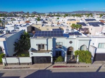 Casa de 4 habitaciones, Hermosillo · Casa en Venta en La Rioja Poniente en Sección Ábalos en Hermosillo, Sonora
