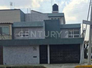 Casa · 256m² · 3 Recámaras · 2 Estacionamientos · Casa en Venta en Floresta Coyoacán