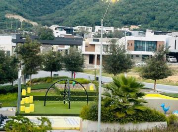 Casa de 5 habitaciones, Monterrey · Casa con 346 m² Superficie de Terreno y 5 Recámaras en Venta, Lomas del Paseo Al Sur de Mty