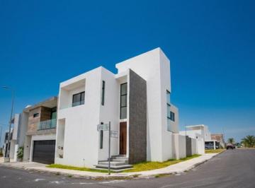 Casa de 4 habitaciones, Alvarado · Casa en Venta, Fracc. Lomas de La Rioja. Riviera Veracruzana. Alvarado, Veracruz
