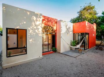 1 · Casa en Venta 3 Recamaras con Alberca Merida Centro
