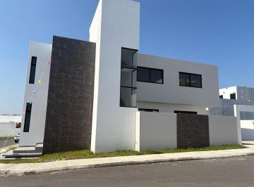 Casa · 206m² · 4 Recámaras · 2 Estacionamientos · Casa - Fraccionamiento Lomas de La Rioja