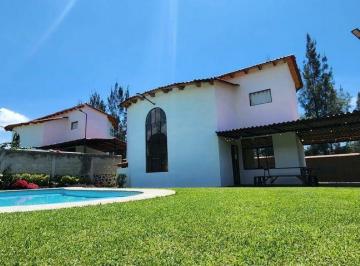Casa · 1000m² · 3 Recámaras · 5 Estacionamientos · Casa de Descanso en Malinalco