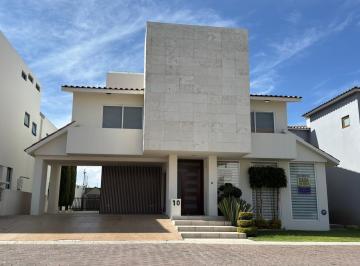 Casa · 405m² · 4 Recámaras · Renta Residencial Mesón Calimaya Metepec