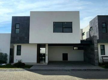 Casa en condominio · 207m² · 3 Recámaras · 2 Estacionamientos · Residencia en Fraccionamiento Exclusivo de Metepec