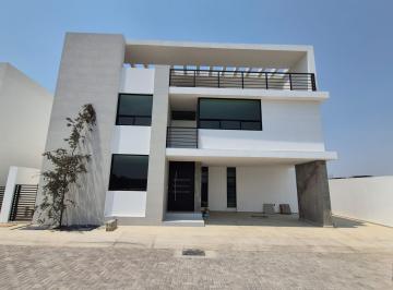 Casa · 480m² · 5 Recámaras · 3 Estacionamientos · Casa en Venta en Metepec Bo. San Miguel