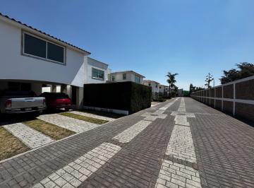 Casa · 330m² · 4 Recámaras · 4 Estacionamientos · Casa en Venta Metepec Bellavista