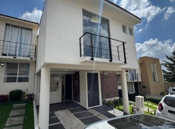 Casa · 96m² · 3 Recámaras · 2 Estacionamientos · Casa en Venta en Idilica Serraton Zinacantepec