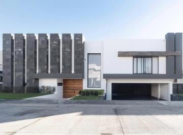 Casa · 547m² · 5 Recámaras · 3 Estacionamientos · Casa en Venta en Punta Tiburon