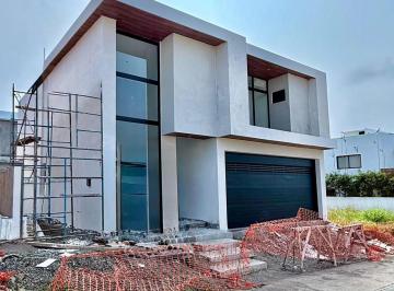 Casa · 275m² · 3 Recámaras · 2 Estacionamientos · Casa en Venta en Punta Tiburón