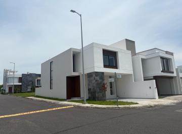 Casa · 195m² · 4 Recámaras · 2 Estacionamientos · Casa - Fraccionamiento Lomas de La Rioja