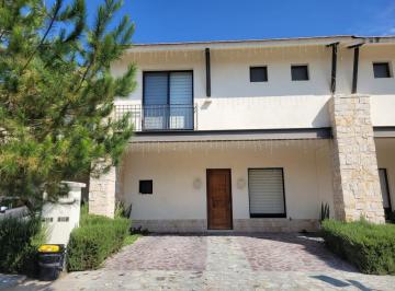Casa · 203m² · 3 Recámaras · 2 Estacionamientos · Casa en Venta, Fracc. Hacienda Valbuena, Zona Norte