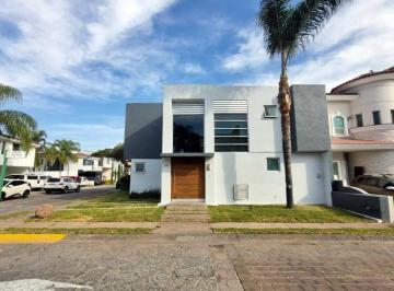 Casa de 3 habitaciones, Zapopan · Preciosa Residencia en Renta Dentro de Coto 2 de Jardín Real