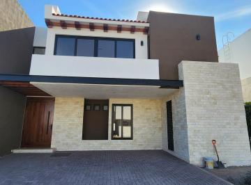 Casa · 312m² · 3 Recámaras · 3 Estacionamientos · Exclusiva Residencial en La Vista Donde Tendras Lujo Espacio y Seguridad