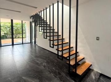 Casa · 216m² · 4 Recámaras · 2 Estacionamientos · Hermosa Casa en Altozano La Nueva Mérida