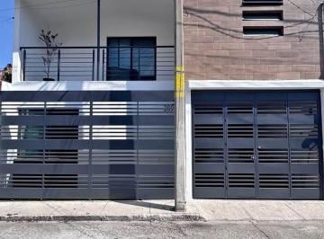 Casa de 4 habitaciones, Guadalajara · Bonita Casa en Col Jardines del Rosario Cercas del Parque González Gallo
