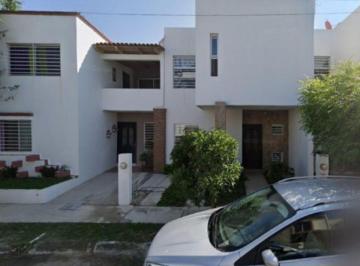 Casa de 3 habitaciones, Manzanillo · Hermosa Casa Ubicada en Una Gran Zona de Manzanillo Colima