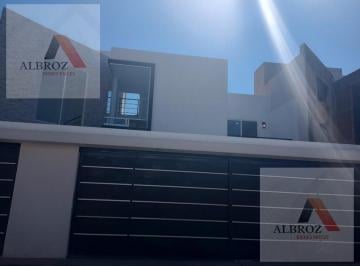 Casa · 3 Recámaras · 3 Estacionamientos · Casa en Venta