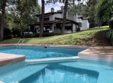 89d755ca20c76e0b6ee6f2fa023414b47efda666cf59c6a78b2f4118a7a8a42b · Casa en Venta en Condominio en Avándaro