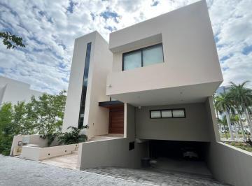 Casa en condominio · 823m² · 4 Recámaras · 5 Estacionamientos · Residencial La Marina, Casa en Renta o Venta Amueblada