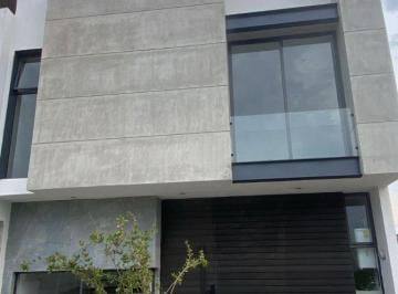 Casa de 4 habitaciones, Zapopan · Casa en Venta en Fraccionamiento Valle Imperial