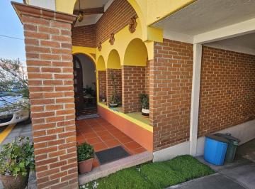 Casa · 218m² · 2 Recámaras · 2 Estacionamientos · Casa en Venta | a 9 Min del Tren Interurbano Estación Metepec