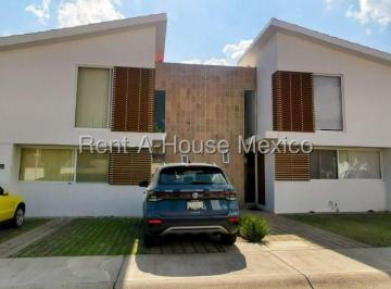 Casa de 4 habitaciones, Querétaro · Vive Cerca de Todo en Una de Las Mejores Zonas de Juriquilla Io831