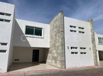 Casa · 160m² · 3 Recámaras · 2 Estacionamientos · Casa en Renta - Privada a Una Cuadra de Camino Real - Zavaleta Sta Cruz Buenavis