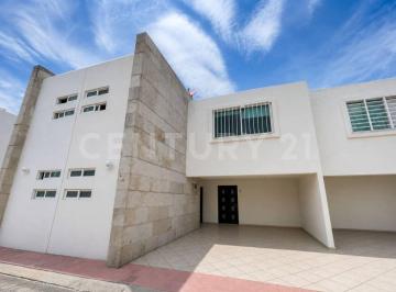 Casa · 160m² · 3 Recámaras · 2 Estacionamientos · Casa en Renta - Privada a Una Cuadra de Camino Real - Zavaleta Sta Cruz Buenavis