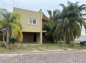 Casa · 360m² · 3 Recámaras · 2 Estacionamientos · Casa en Venta en Fracc. Lagunas de Miralta en Altamira, Tam.