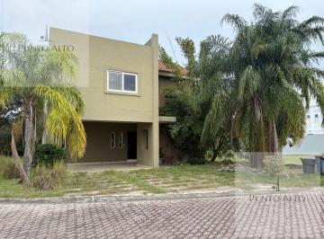 Casa · 360m² · 3 Recámaras · 2 Estacionamientos · Casa en Venta en Fracc. Lagunas de Miralta en Altamira, Tam.