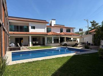 Casa de 3 habitaciones, Cuautla · Casa en El Corazón de Cuautla, con Jardín y Alberca Privada