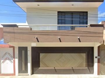 Casa de 3 habitaciones, Boca del Río · Hermosa Casa, a Una Calle de La Universidad de Veracruz, Aprovecha Ya