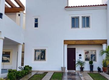Casa · 3 Recámaras · 2 Estacionamientos · Casa en Mediterraneo Residencial, Mazatlán, Sinaloa.