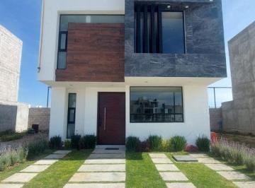 Casa de 4 habitaciones, Pachuca · Residencia en Privada. 4rec. 3 Niveles. en Privada Al Sur de Pachuca. Salida a Mexico. Nueva. Equipa