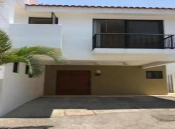 Casa de 3 habitaciones, Cuernavaca · Casa Moderna en Cuernavaca con Excelente Ubicación