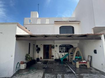 Casa de 5 habitaciones, San Andrés Cholula · Casa en Renta 5 Recamaras Fraccionamiento Bosques de Granada San Andres Cholula