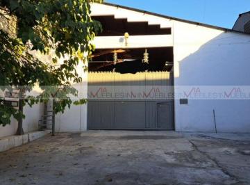 Nave industrial · 884m² · 2 Recámaras · 3 Estacionamientos · Nave Industrial en Venta en Central de Carga
